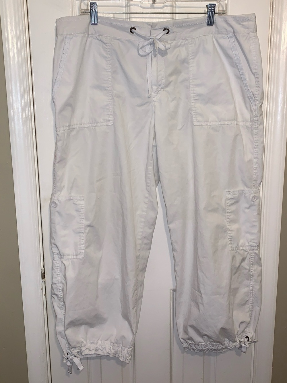 Liz Claiborne White Women’s Cargo Drawstring Capri Pants Size 18